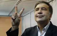 Саакашвили впервые доставили в суд, начались столкновения