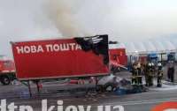 Под Киевом сгорел фургон с посылками 