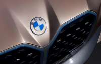 Компания BMW поменяла логотип
