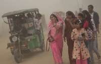 Столица Индии закрывает школы из-за загрязнения воздуха