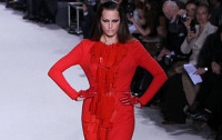 Дизайнер Стефан Роллан презентовал кутюрное платье весом 50 кг (ФОТО)