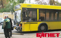 В Киеве столкнулись автобус и трамвай – есть жертвы (ФОТО)