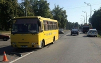 В Харькове автобус со школьниками попал в ДТП