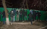Терпение лопнуло: киевляне снесли забор скандальной стройплощадки