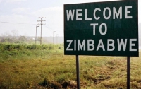 Власти Зимбабве посоветовали  послу США повеситься на дереве