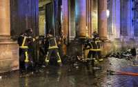 У французькому Бордо під час пенсійних протестів невідомі підпалили мерію