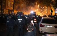 У Берліні на палестинській акції протесту поліцію закидали камінням, десятки затриманих