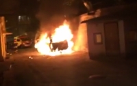 СМИ: во дворе жилого дома в Киеве взорвался микроавтобус