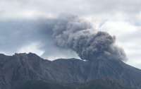 В Японии произошел зрелищный взрыв вулкана (видео)