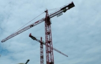 Площадка высотного крана упала в Киеве: есть погибшие