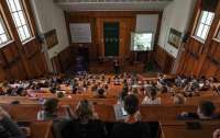 В Украине студентов будут наказывать за продажу рефератов, курсовых и дипломов