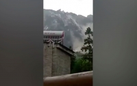 После схода оползня в Китае пропали без вести 25 человек (видео)