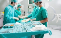 Женщина умерла во время операции по пластике груди в киевской клинике