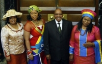 Жены президента ЮАР получили 11 авто за счет госбюджета