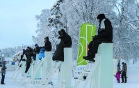 В Швеции состоялся конкурс сидения на ледяных столбах