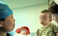 60-річна китаянка народила доньку: її старшому синові лише два роки