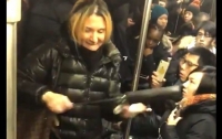 Русскоязычная иммигрантка устроила драку в метро