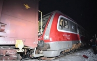 Два поезда столкнулись в Сербии, пострадали десятки человек
