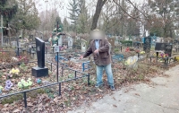 Нападение на кладбище: правоохранители изъяли вещдоки