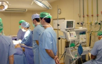 Киевские хирурги научились лечить рак ранней стадии