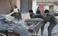 Разбирать завалы взорвавшегося в Феодосии жилого дома помогают морские пехотинцы (ФОТО)