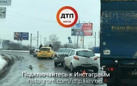 Образовалась пробка: в Киеве столкнулись четыре авто