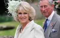 Жена принца Чарльза запустила бокалом в королеву Елизавету