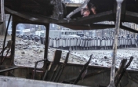 На Грушевского построили линию баррикад из сожженной спецтехники (ФОТО)