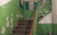 В Харькове подъезд облили кровью и оставили записку с угрозами