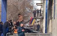 В Армении напали на полицейский участок, есть раненые (видео)
