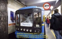 Лобовое в хлам: в киевском метро иностранец бросился под поезд