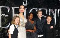 Анджелина Джоли намерена увезти детей из США