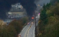 В США после столкновения поезда с фурой вспыхнул масштабный пожар