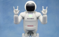 Японцы отправили робота-андроида на пенсию