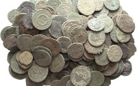 Украинец пытался незаконно отправить в Польшу античные монеты