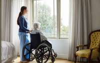 Современный частный дом престарелых: комфорт и профессиональный уход