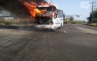 Пассажирский автобус загорелся прямо на трассе в Одессе