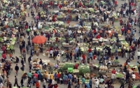 В Пекине бус въехал в толпу людей на рынке, есть жертвы