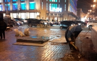 Напротив ЦУМа на Крещатике убрали один из входов в подземный переход (ФОТО)
