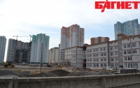 На месте киевского «доступного» жилья пока что лишь грязь и строительные вагончики (ФОТО)