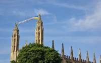На будівлі Кембриджського університету замайорів український прапор