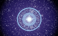 Сегодня Девам звезды советуют решить важные дела, а Львам – приготовиться к разочарованиям