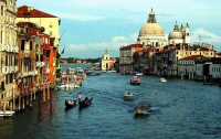 В Венеции запретили въезд моторных лодок в центр города