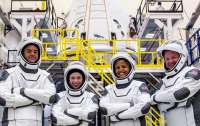 SpaceX відправила перших туристів на орбіту (відео, фото)