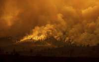 В Калифорнии пожар уничтожил город и охватил более 187 га