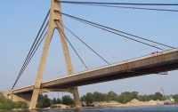 На Московском мосту в Киеве временно ограничат движение транспорта