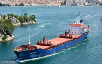 Корабль ФСБ России в Азовском море перехватил два судна из Мариуполя