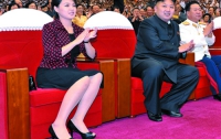 В КНДР в 2012 году были популярны узорчатые платья в горошек и ручные молотилки