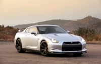 Ниссан  обновит свой суперкар GT-R 2012