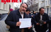 Общественники призывают взять украинских политиков за…